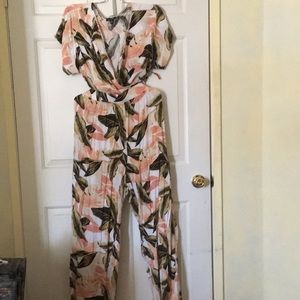 Fashion Nova 2pc Cropped Top Wide Legged Set